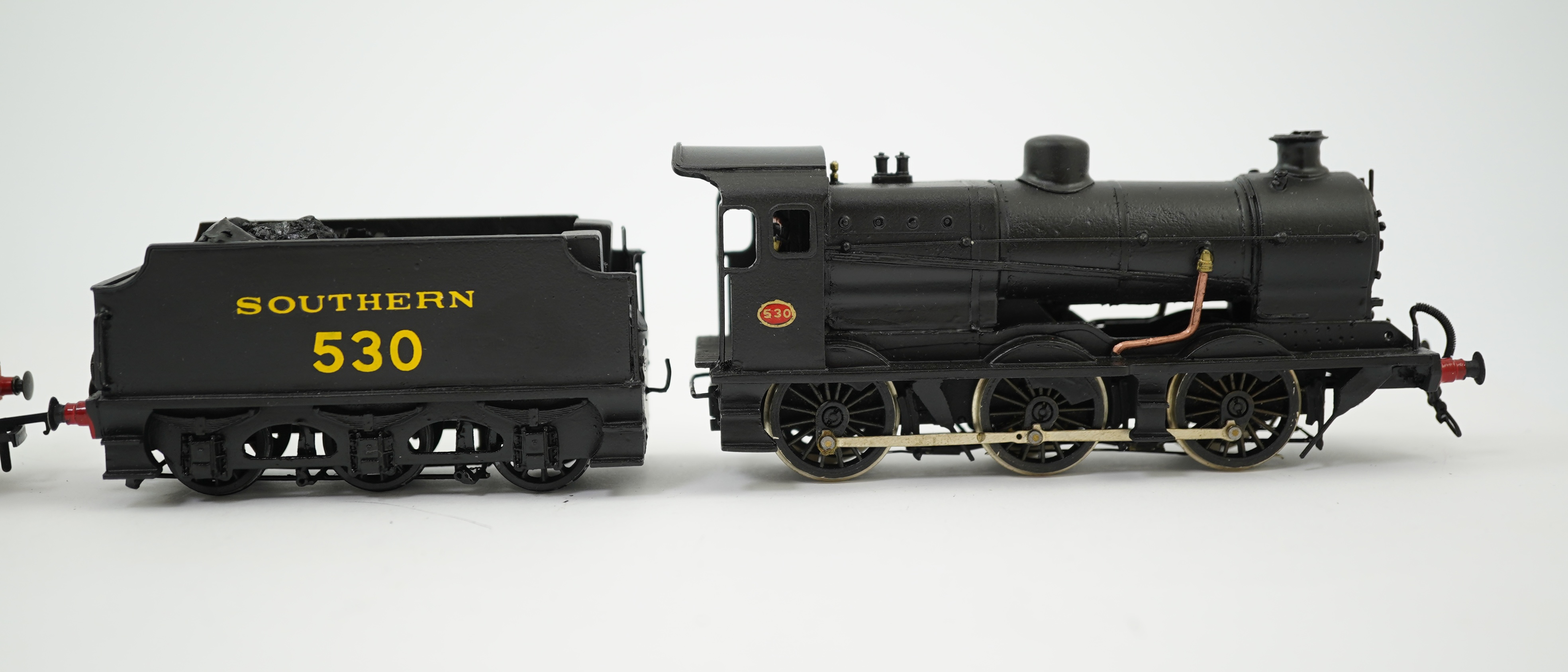 Two 00 gauge brass and white metal kit built Southern Railway tender locomotives; a Wainwright class L 4-4-0, 1769, together with an OO Works kit Maunsell class Q 0-6-0, 530, constructed, painted and lined to a high stan
